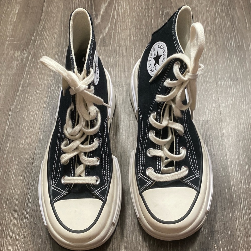 Hightop crème and black chucks